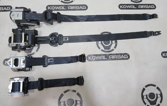 Volkswagen Polo VI Set of seat belts 2G4857706 2G4857706B 2G4857705