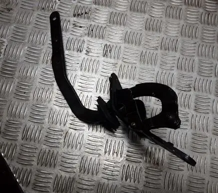 Volvo V70 Tailgate/trunk/boot hinge 8645157 6570