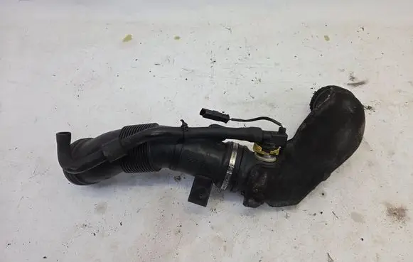 Maserati Ghibli Turbo air intake inlet pipe/hose 670009615 670004643