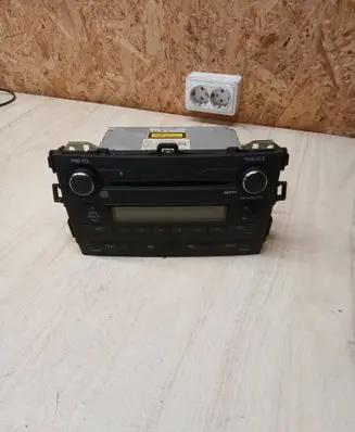Radio/CD/DVD/GPS head unit