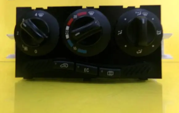 Mercedes-Benz A W168 Climate control unit 1688300485