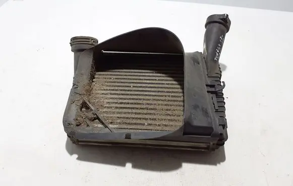Volkswagen Touareg II Intercooler radiator 7L6145804A