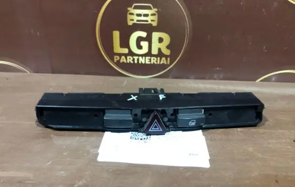 Opel Astra H Hazard light switch 13100105