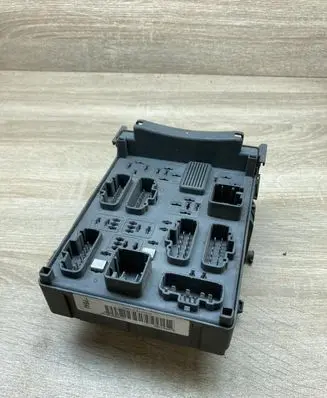 Renault Laguna II Fuse module 8200004201E