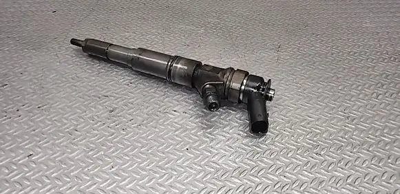 BMW 1 E81 E87 Fuel injector 0445110209 7794435