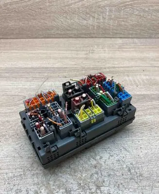 Peugeot 306 Fuse module 9627368680