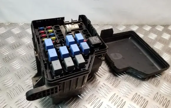 Hyundai Santa Fe Fuse module 9128826202
