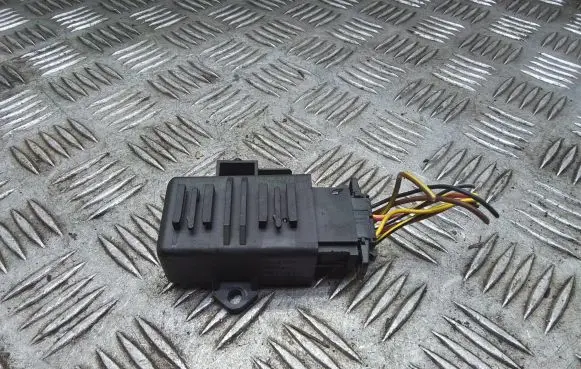 Volkswagen Caddy Seat heating relay 1K0959772