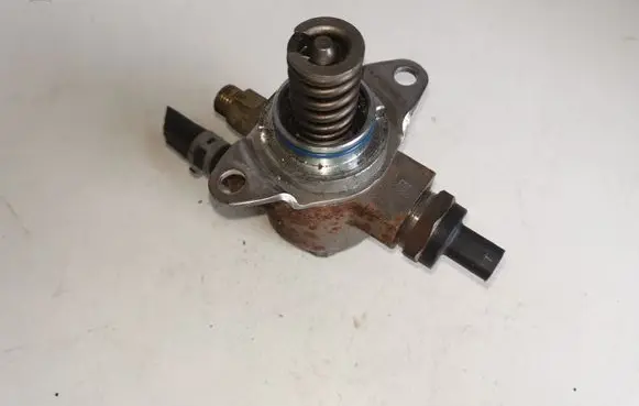 Volkswagen Golf VI Fuel injection high pressure pump 03C127026E