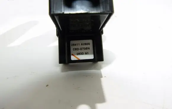 Nissan Primera Electric window control switch 25411