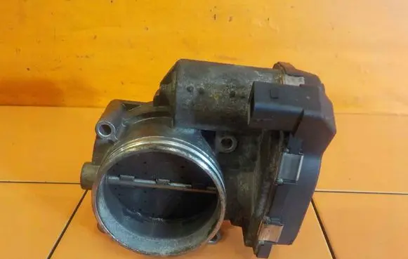 BMW 3 E90 E91 Throttle body valve 7556118001