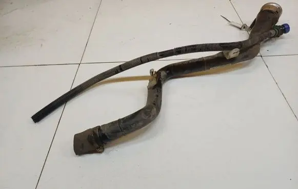 BMW 3 E90 E91 Fuel tank filler neck pipe