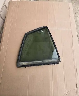 Toyota Prius (XW50) Rear vent window glass 6818847030