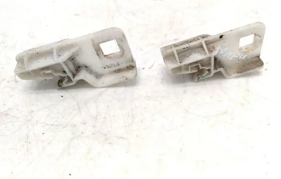 Headlight/headlamp mounting bracket