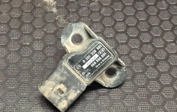 Volkswagen Polo IV 9N3 Air pressure sensor 06B906051 05083DB4 0261230031