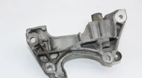Nissan Juke I F15 Generator/alternator bracket 117104394R