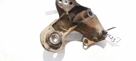 Volkswagen PASSAT B5.5 Engine mounting bracket 8e0199352f