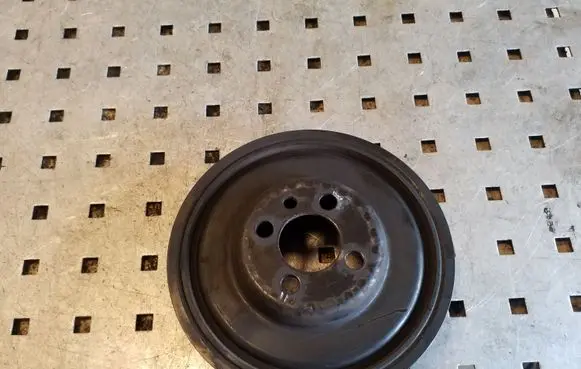 Volkswagen Sharan Crankshaft pulley 038105243M
