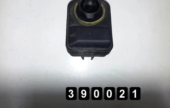 Headlight level adjustment motor