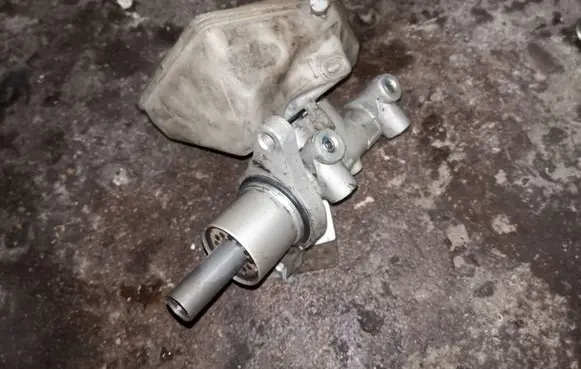 Peugeot 406 Master brake cylinder