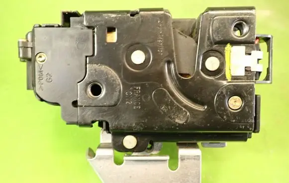 Audi A4 S4 B6 8E 8H Front door lock 8E2837015C