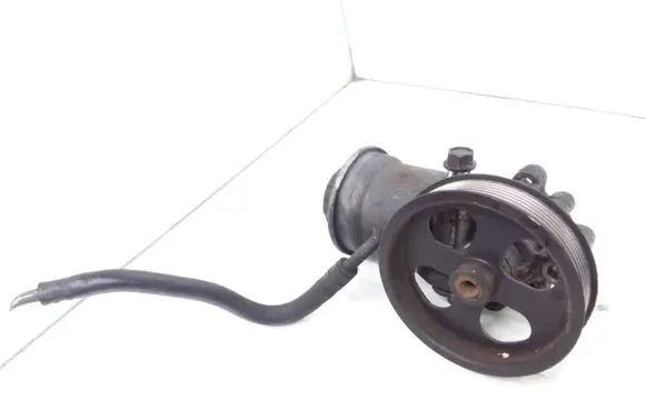 Toyota Avensis T250 Power steering pump U12