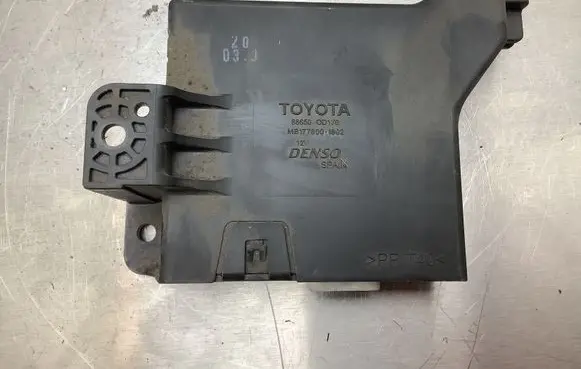 Toyota Yaris Climate control unit 886500D170 MB1776001802