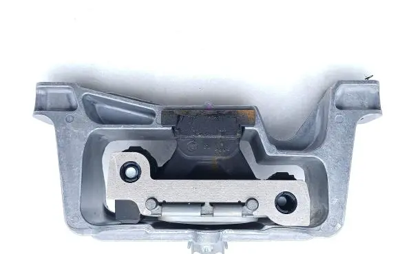 Mercedes-Benz CLA C117 X117 W117 Engine mount bracket A2462402517