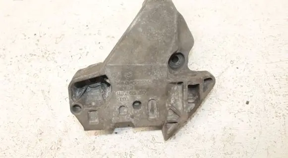 Engine mounting bracket