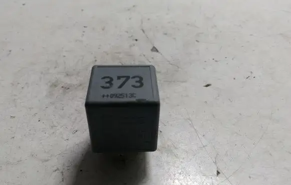 Volkswagen Golf VI Other relay 8D0951253A