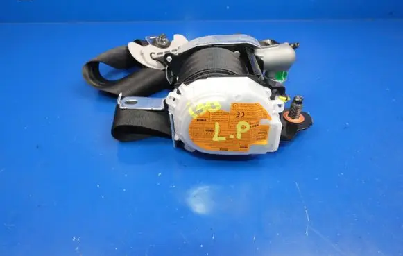 Hyundai i30 Front seatbelt 