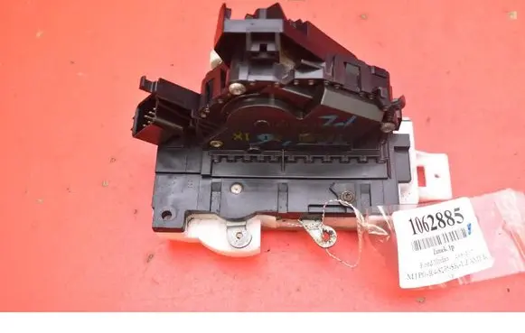 Ford Mondeo Mk III Front door lock 2S4AA21813FB