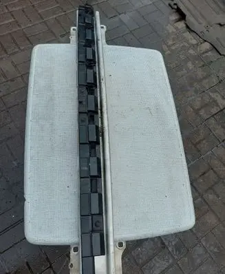 Quarter panel pressure vent