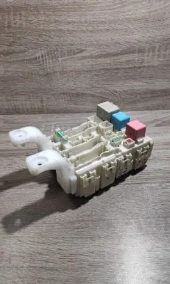 Toyota Prius (XW20) Fuse module 8273047290 8D161275
