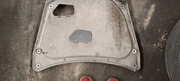 BMW X5 E53 Engine splash shield/under tray 1095656