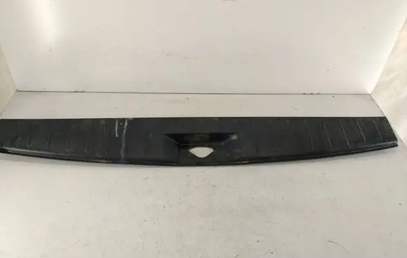 Trunk/boot sill cover protection