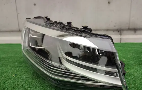Volkswagen Caddy Headlight/headlamp 2K8941774K