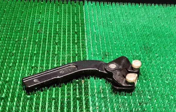 Mercedes-Benz Vito Viano W639 Sliding door lower roller guide/hinge A6397601647 ZGS00511W09