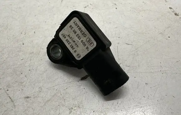 Mercedes-Benz A W176 Air pressure sensor A0091539028