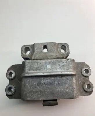 Volkswagen PASSAT B6 Engine mount bracket 3C0199555 3C0199555P