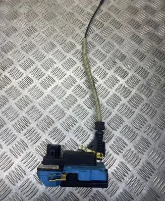 Volvo S80 Front door lock 30634616