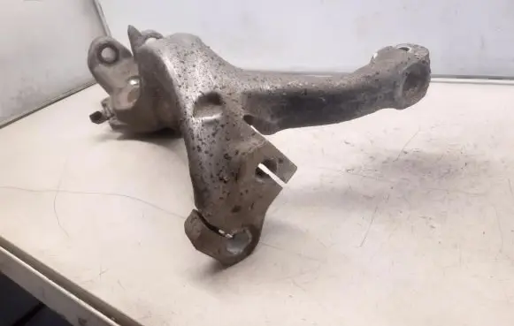 Audi A6 S6 C6 4F Front wheel hub spindle knuckle 4F0257
