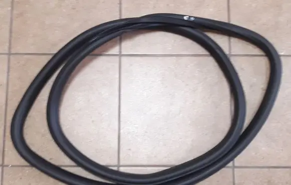 Opel Insignia A Rear door rubber seal (on body) 