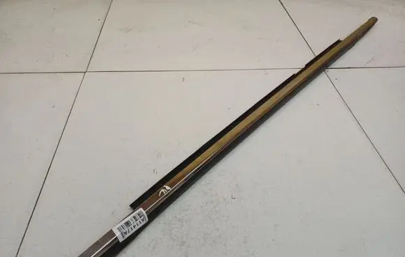 Chrysler Sebring (JS) Front door glass trim molding