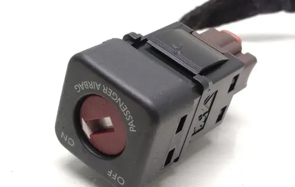 Passenger airbag on/off switch