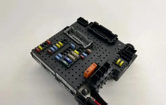Volvo XC90 Fuse module 30786646 28080156