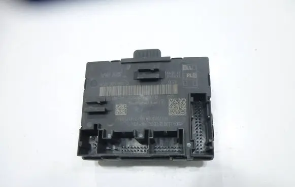 Volkswagen PASSAT B8 Door control unit/module 5Q0959593D 5Q0959593B