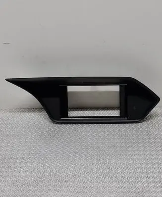 Mercedes-Benz E W212 Radio/GPS head unit trim A2126801236
