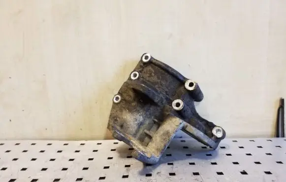 KIA Sorento Generator/alternator bracket 