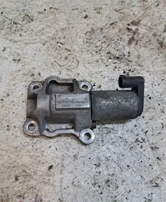 Volvo V70 Camshaft vanos timing valve 8670421 010828 F3471151